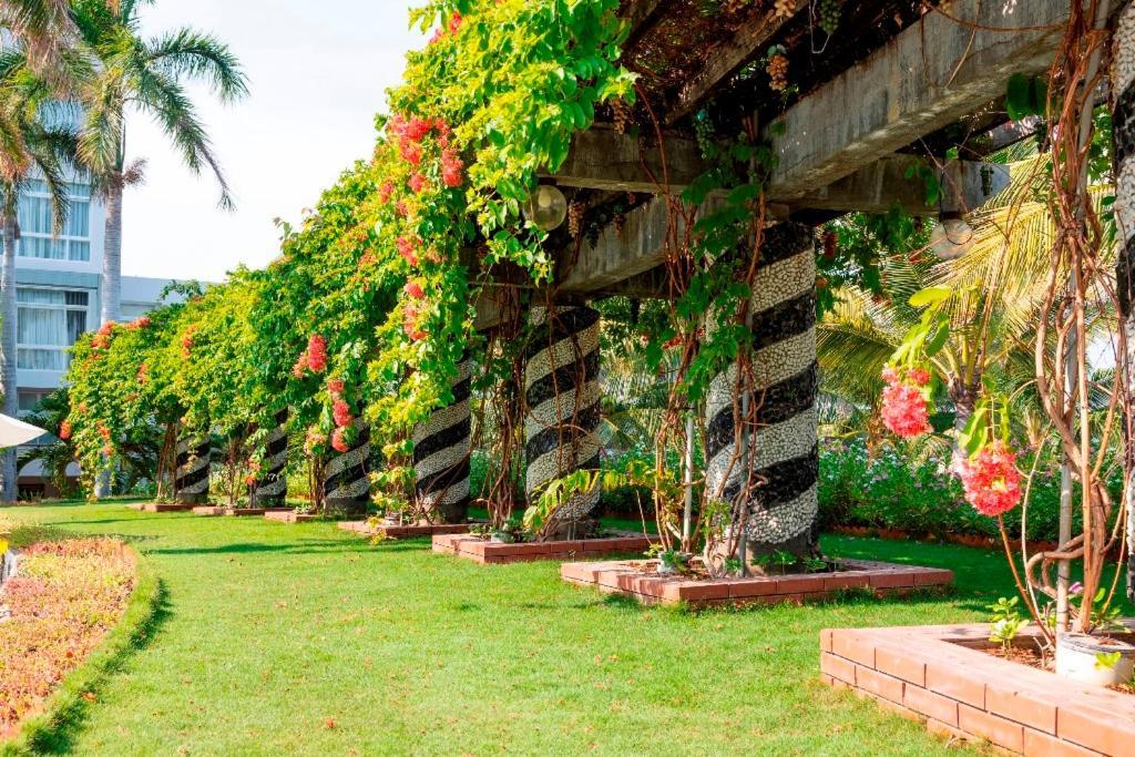 Saigon - Ninh Chu Hotel & Resort Phan Rang Bagian luar foto